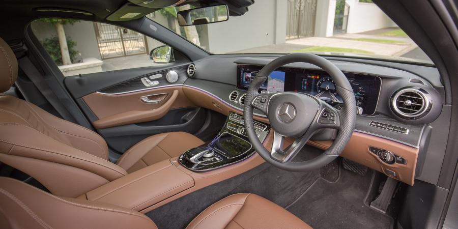 Интерьер Mercedes-Benz E300 Avantgarde Line 2016 года  (AU) (фото 12 из 23)